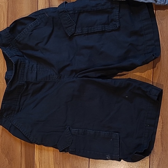 2 Cargo Shorts Size 6 - Picture 3 of 4